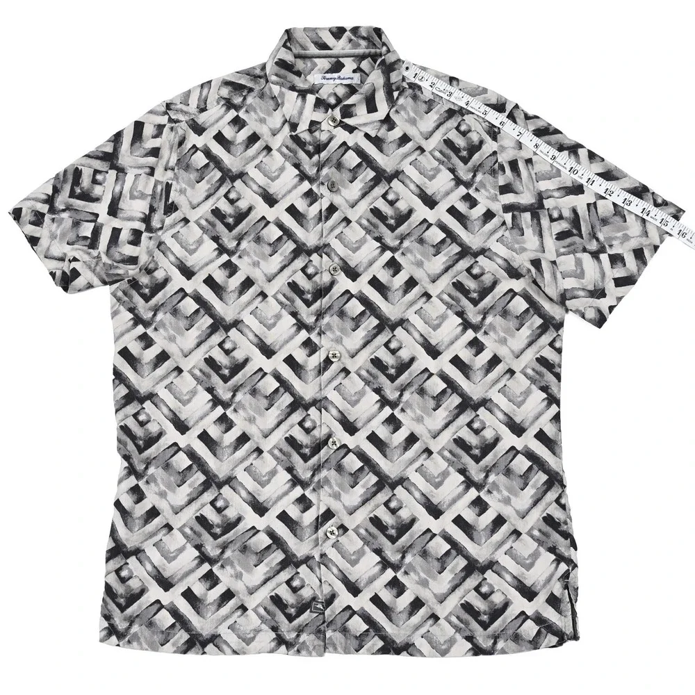 Tommy Bahama Shirt Men's Medium‎ 100% Silk Button Up Short Sleeve Beach Resort